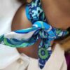 227fd73a-6315-42b0-91eb-f07bce7e162a Petit foulard en soie bleu