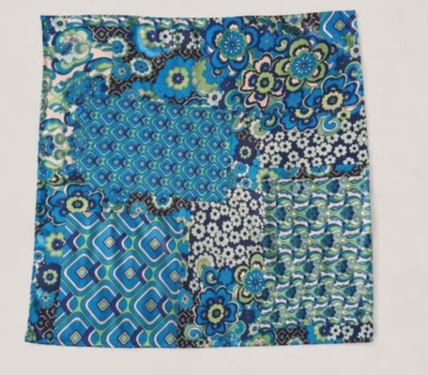 Foulard en soie imprimé motif bleu 60 x 60 cm