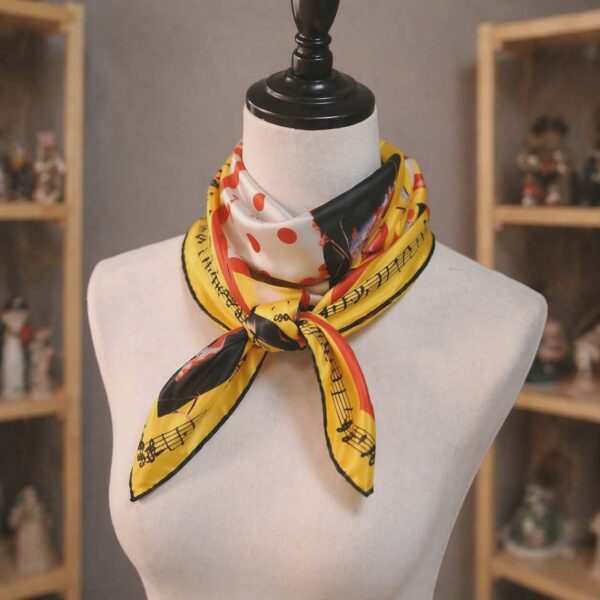 Grand foulard en soie imprimé motif artistique jaune & pois rouges, 87 x 87 cm