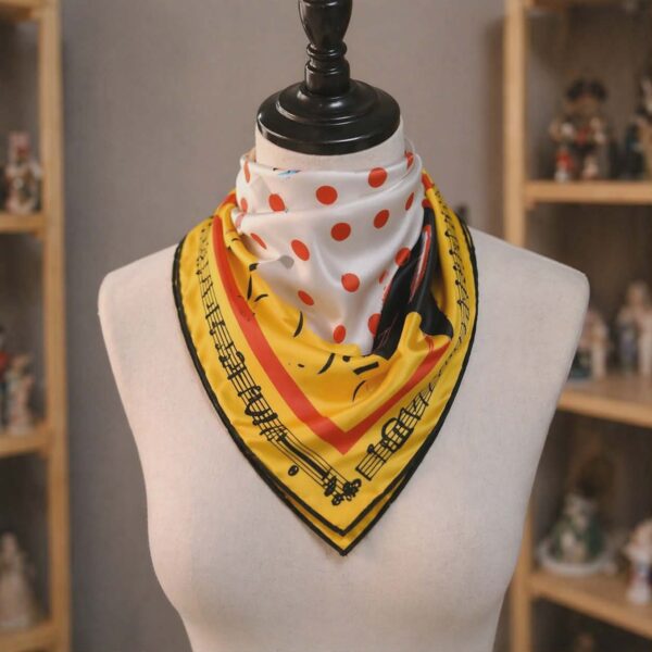 Grand foulard en soie imprimé motif artistique jaune & pois rouges, 87 x 87 cm