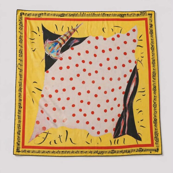 Grand foulard en soie imprimé motif artistique jaune & pois rouges, 87 x 87 cm