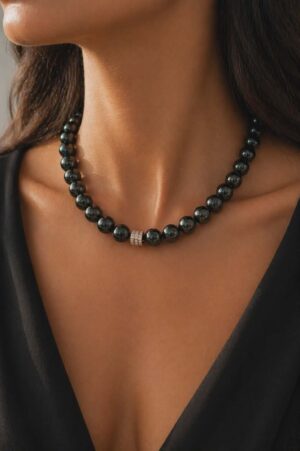 Collier de perles noires GABRIANA