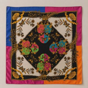 Grand foulard en soie imprimé motif ornemental multicolore, 87 x 87 cm
