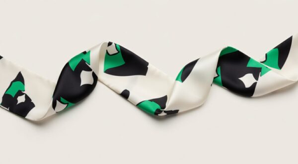 Vellina en soie Noir, Vert et Blanc - grand format