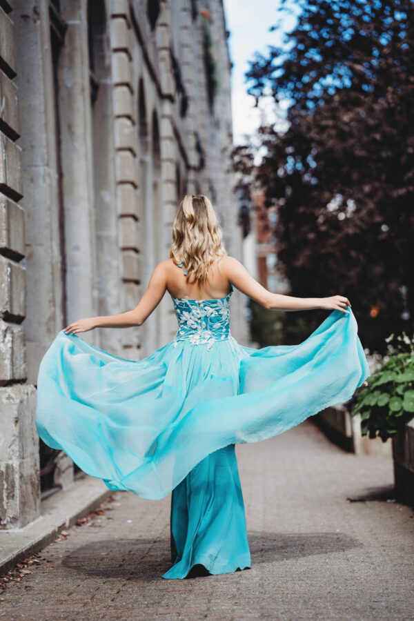 Robe de soirée EMERGENCE - création modulable en Satin de soie bleu océan