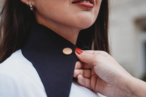 Broches / Boucles d'oreilles noir & or